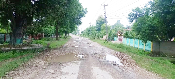 गुलरिया बाइपास सडक सात वर्ष देखि जीर्ण