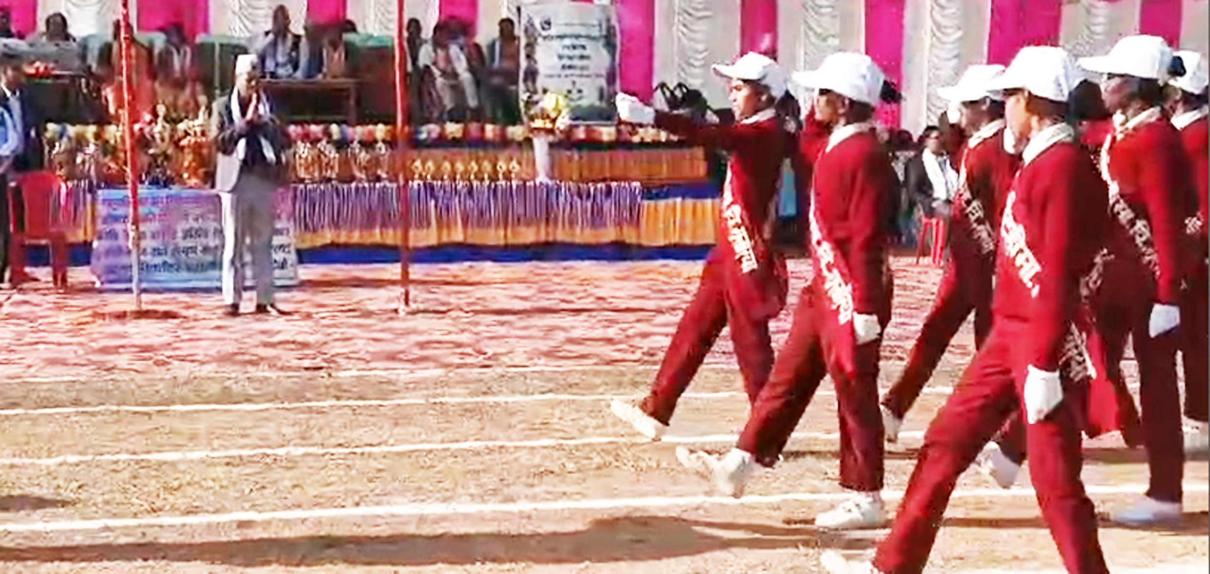 मन्त्री तिमिल्सिनालाई ५६ विद्यालयका विद्यार्थीले दिए सलामी