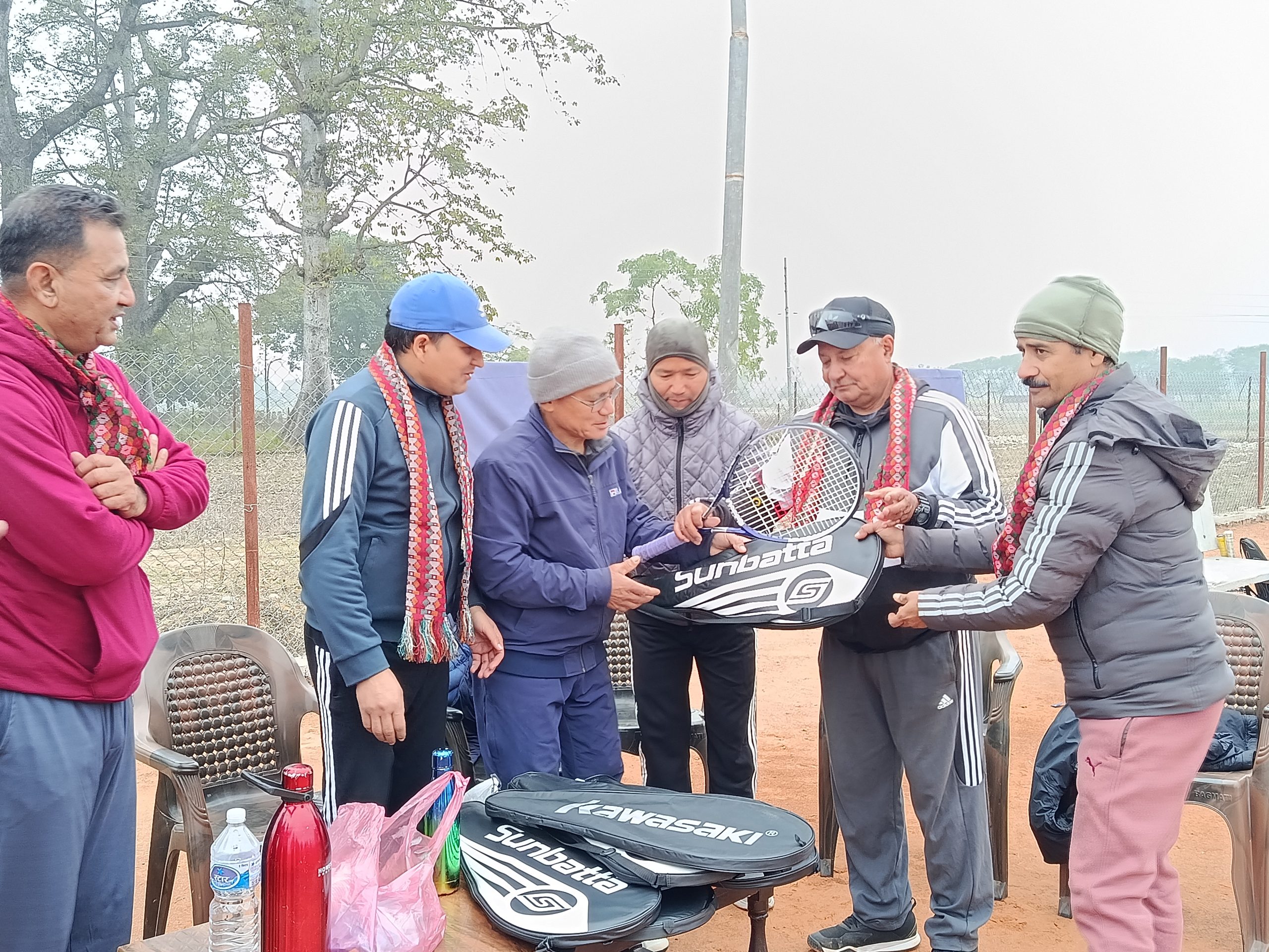 बर्दिया टेनिस संघलाई सामाग्री हस्तान्तरण